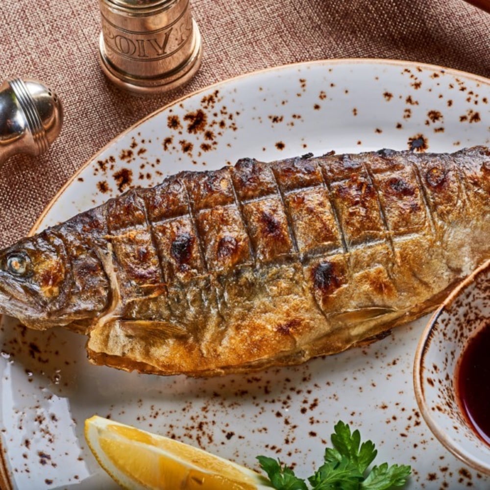 Форель (молода) річна, тушка 1шт з гранатовим соусом