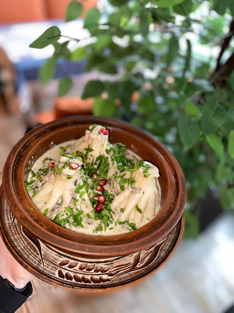 НОВИНКА! Хінкалі-шкмері з куркою та сиром у вершково-часниковому соусі 3 шт.