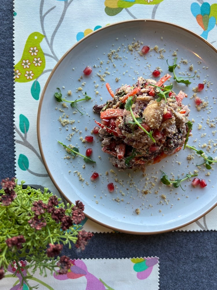 Салат ТБІЛІСІ з вареним яловичим язиком 330г.