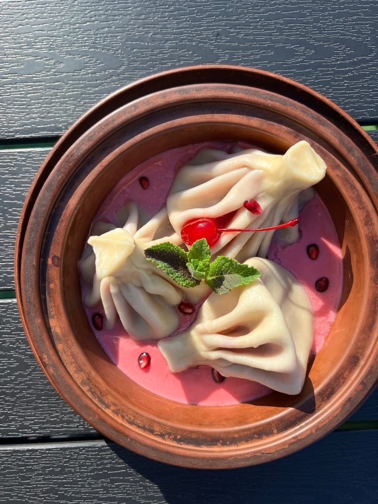 Хінкалі (десертні) з вишнею та йогуртом