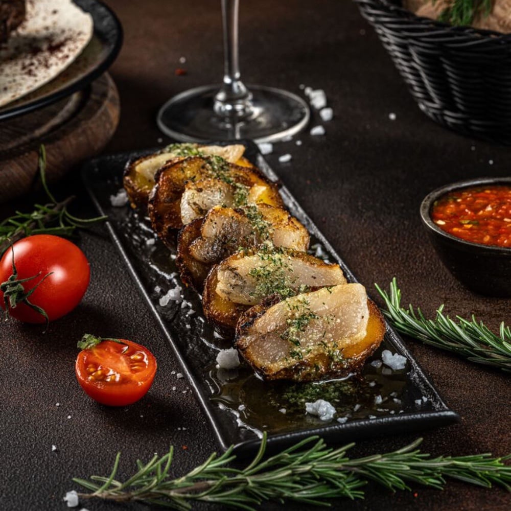 Картопля запечена з беконом та спеціями 200г.