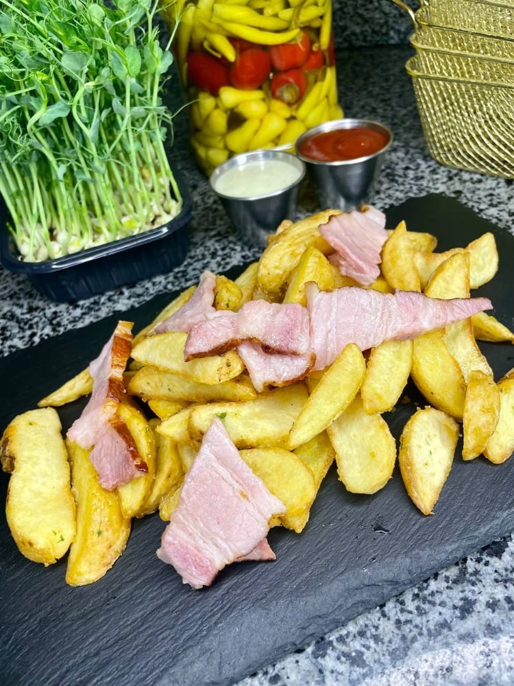 Картопля по-селянськи з беконом