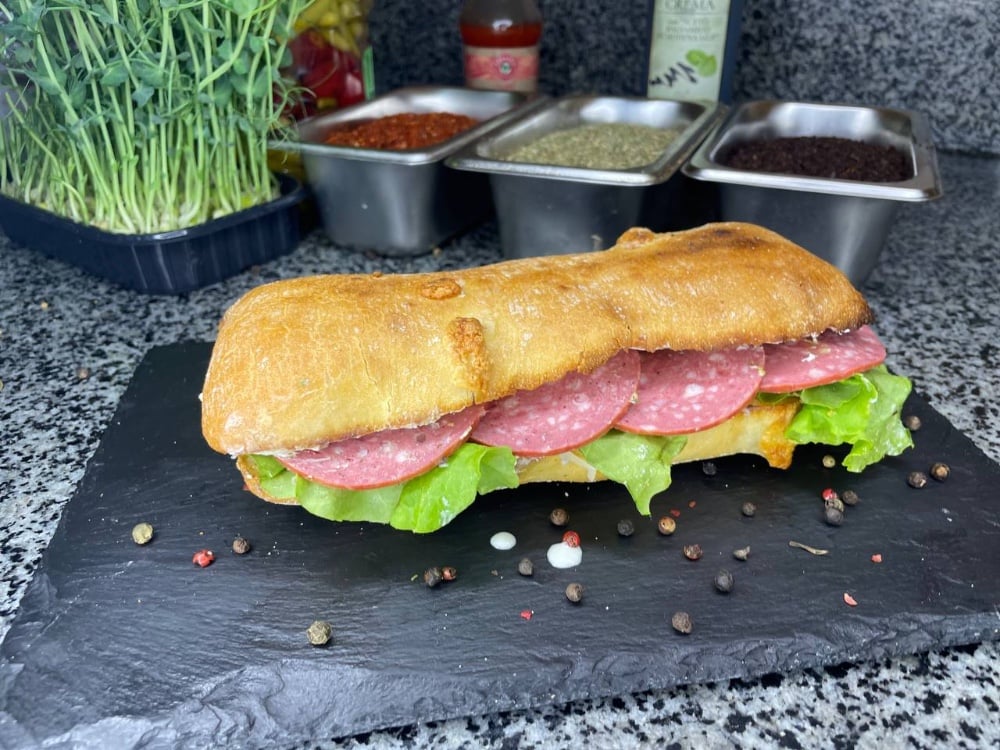 Паніні з салямі