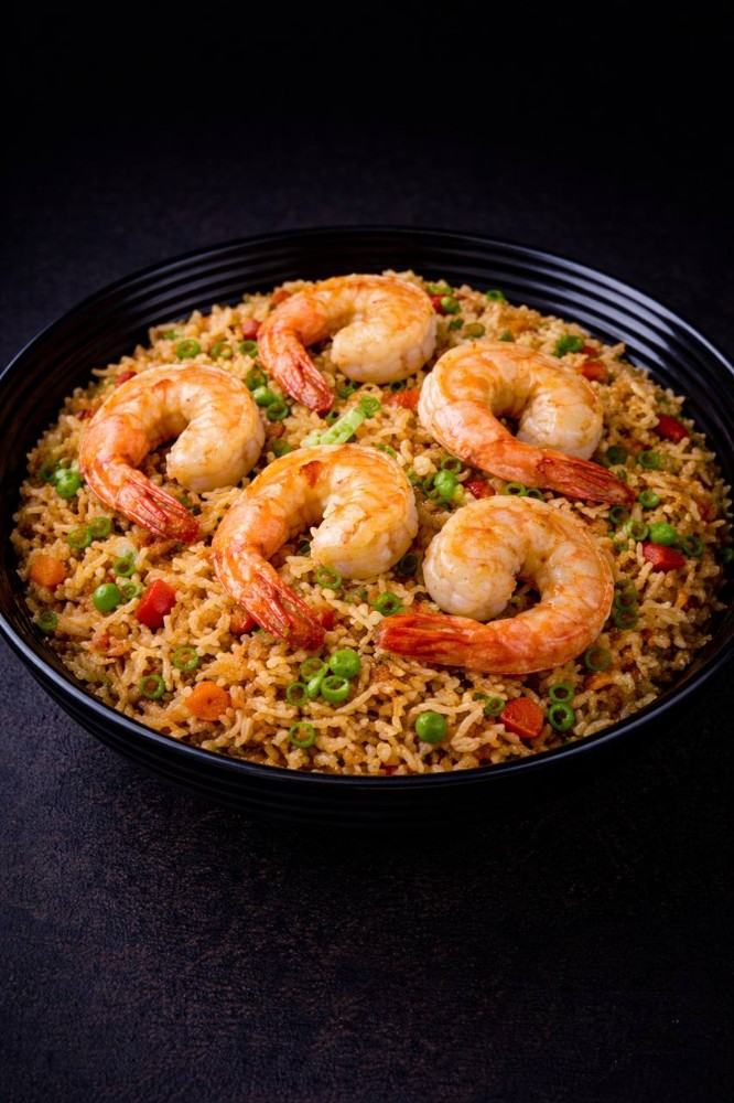 Смажений рис з овочами та креветками