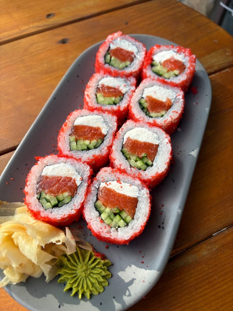 Каліфорнія з лососем ( з вершковим сиром)