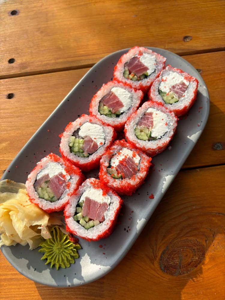 Каліфорнія з тунцем (з вершковим сиром)