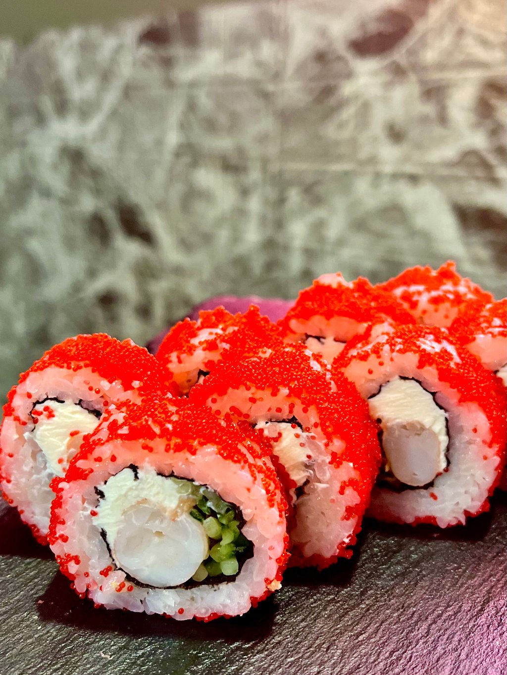 Рол каліфорнія с тигровою креветкою