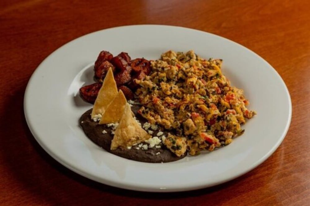HUEVOS C/ LONGANIZA