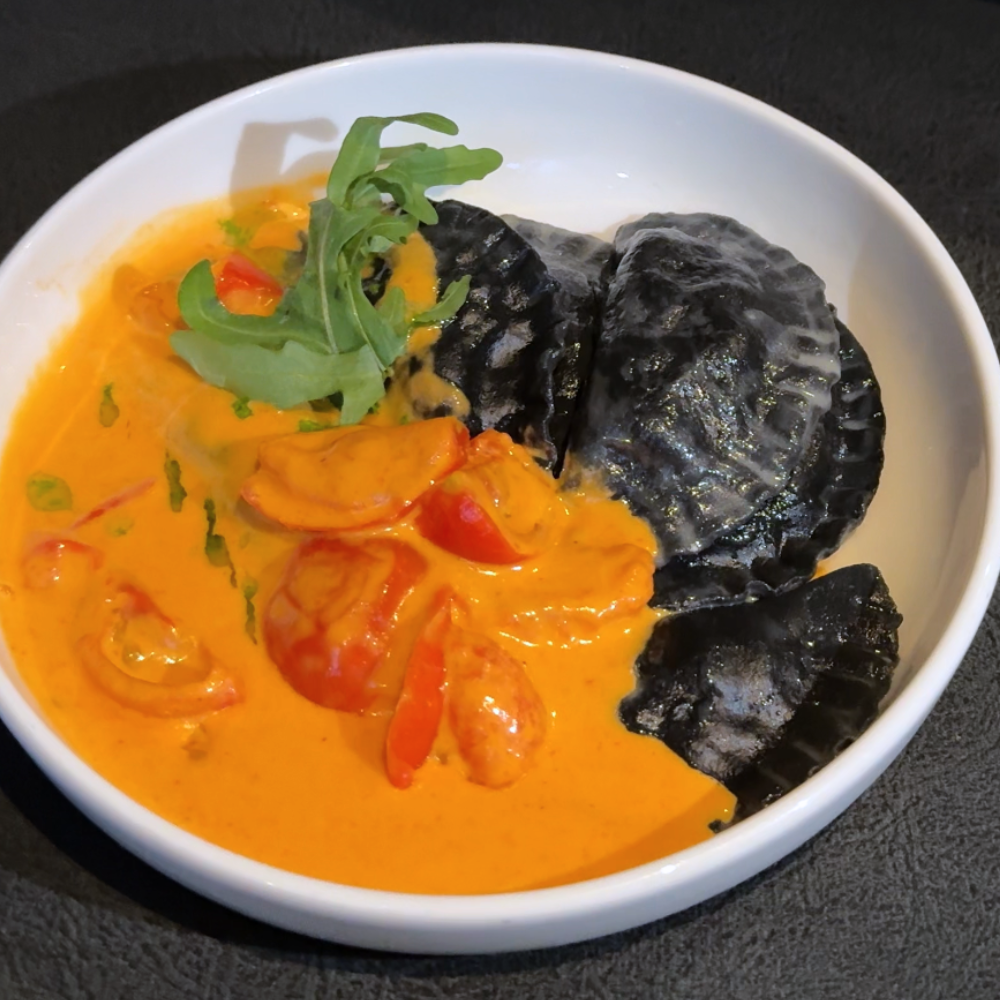 Black shrimp ravioli (Черные равиоли с креветками)