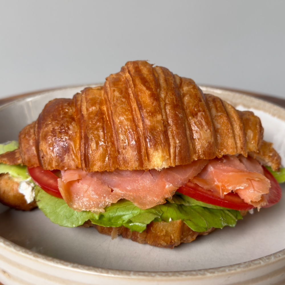 Croissant with smoked salmon&cream cheese (Круассан с копченым лососем и сливочным сыром)