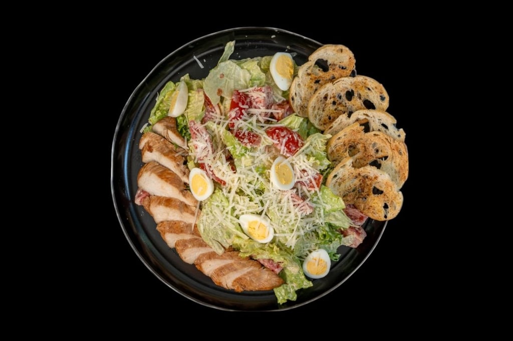 Салат цезарь куркою