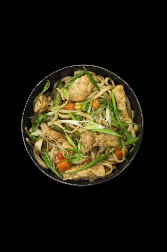 Тайська локшина з куркою та овочами