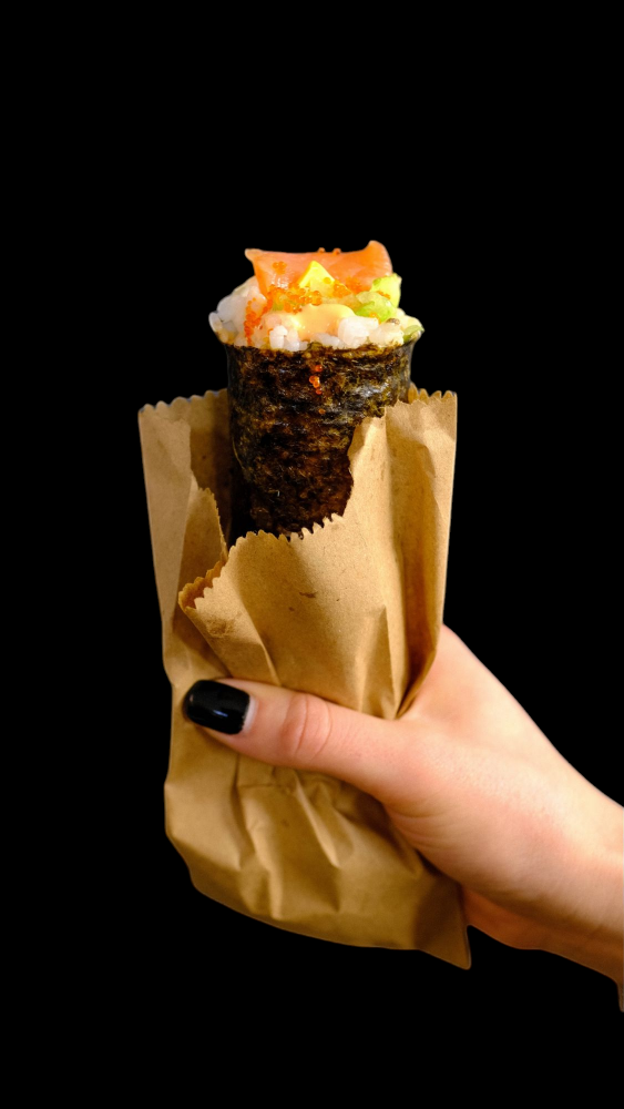 Хенд Рол з лососем