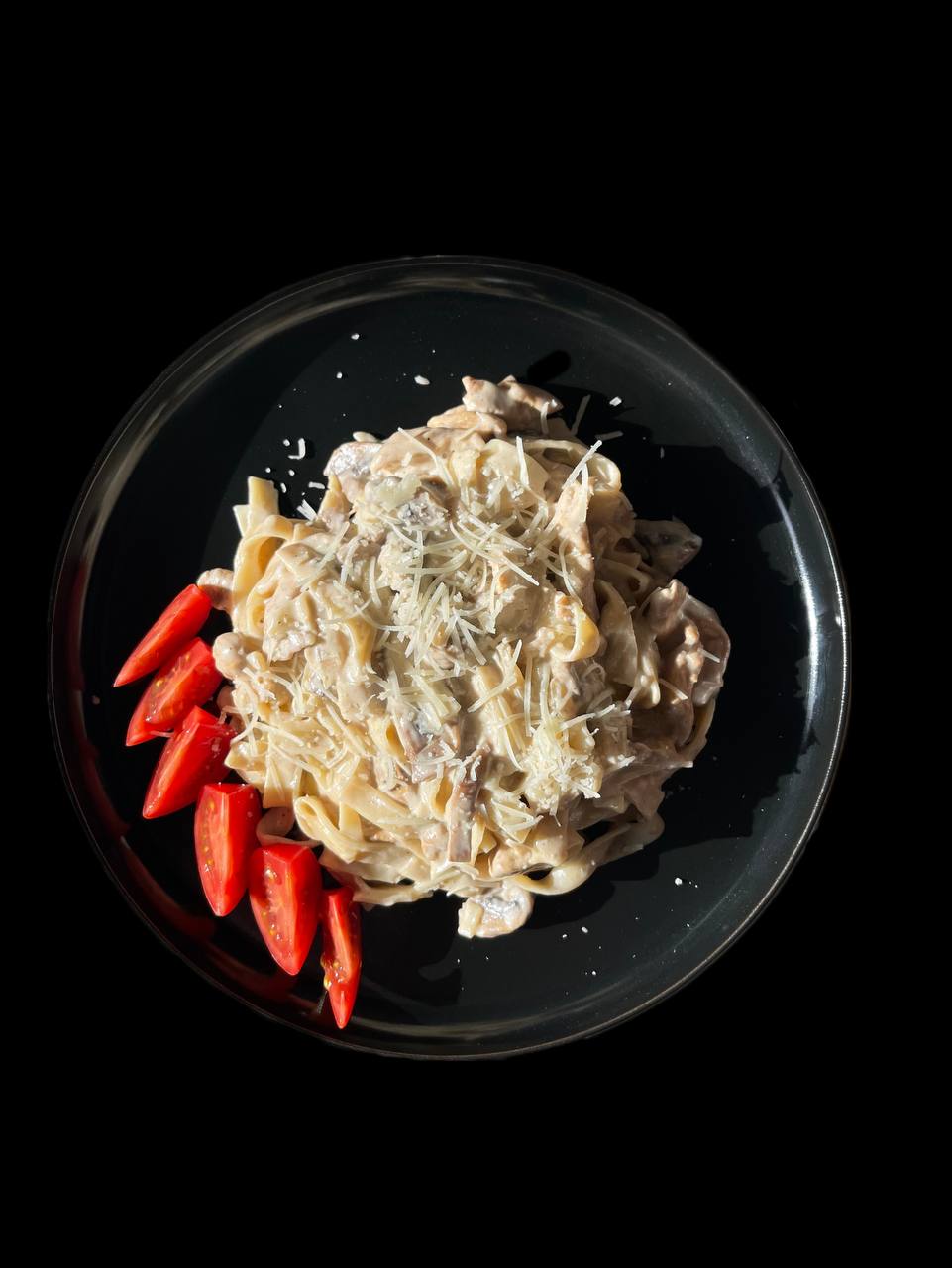 Паста з куркою та грибами