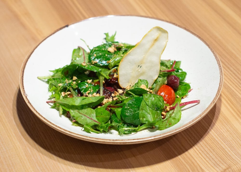 Салат з курячою печінкою з грушевим конфітюром, 200г Glovo