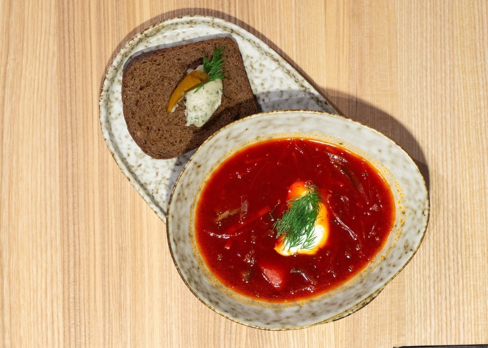 Борщ з томленою щокою, 350/20г