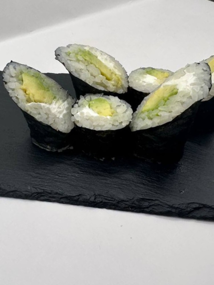 Макі з авокадо