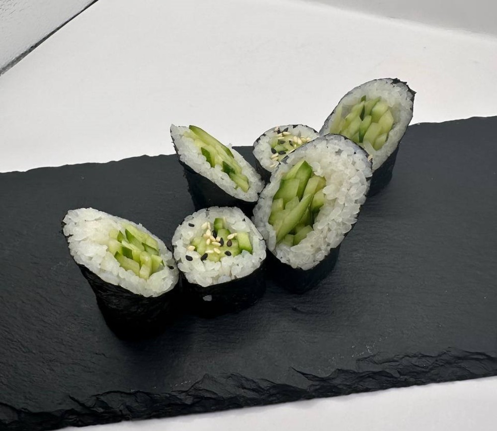 Макі з огірком