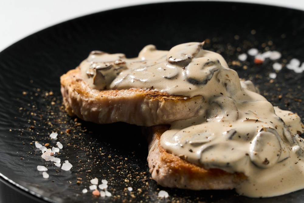 Свинина з грибами