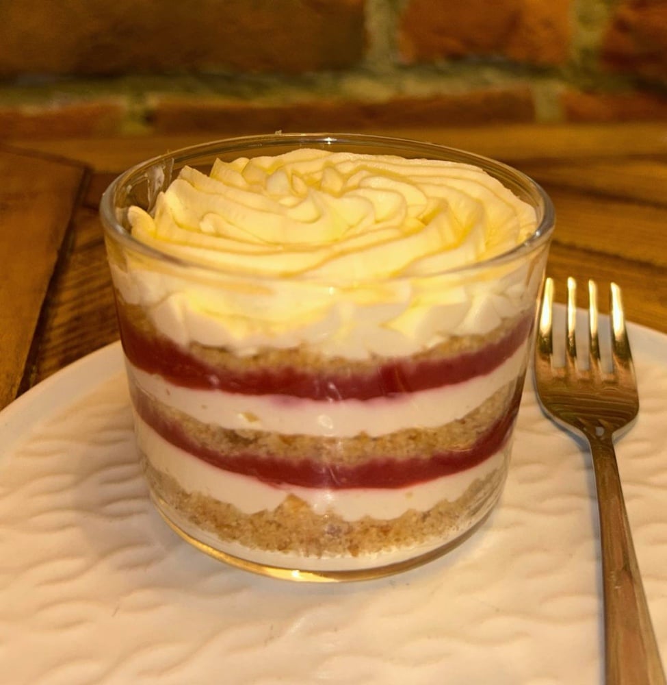 Червоний оксамит з полуницею 