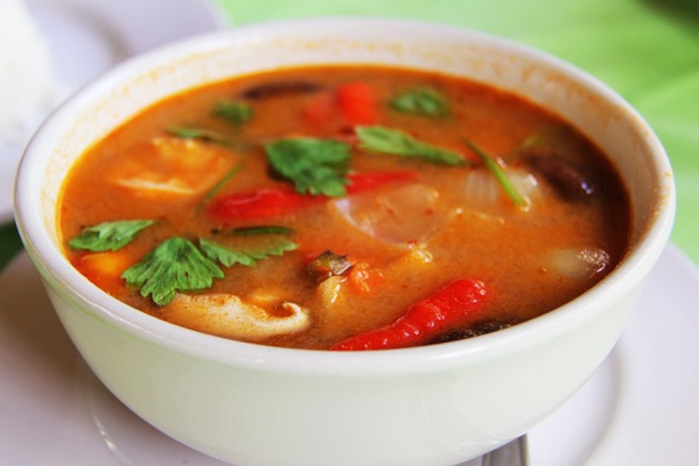 CHICKEN TOM YAM