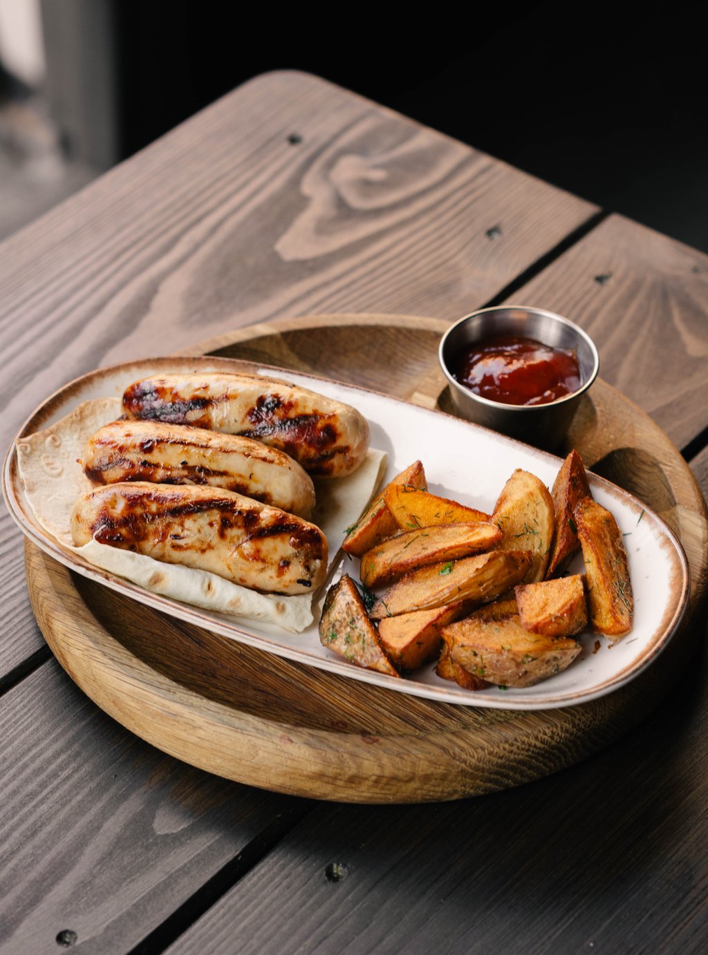 Ковбаски гриль зі свининою, куркою та сиром