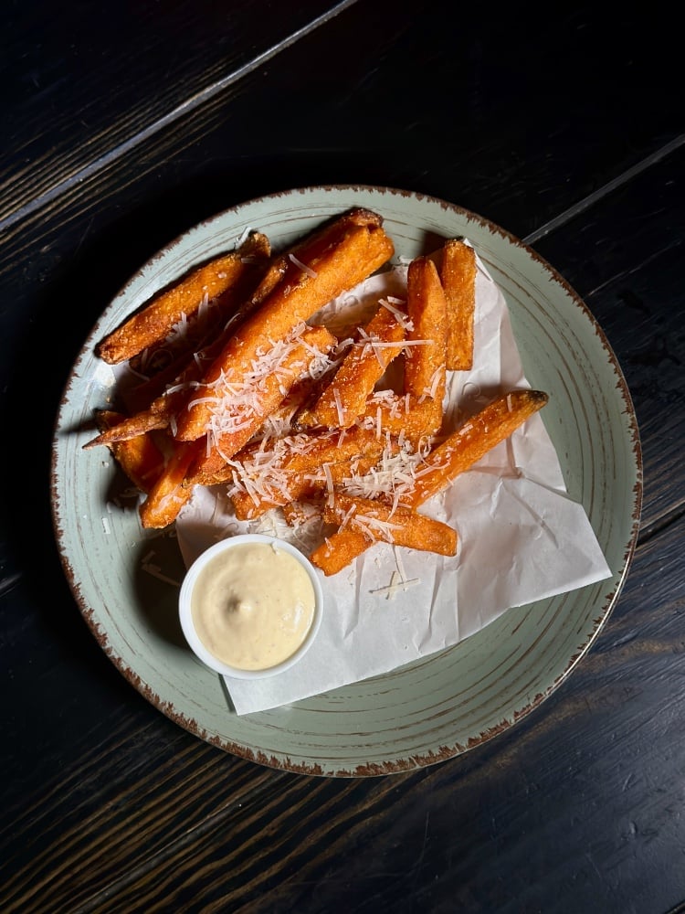 Батат фрі з пармезаном