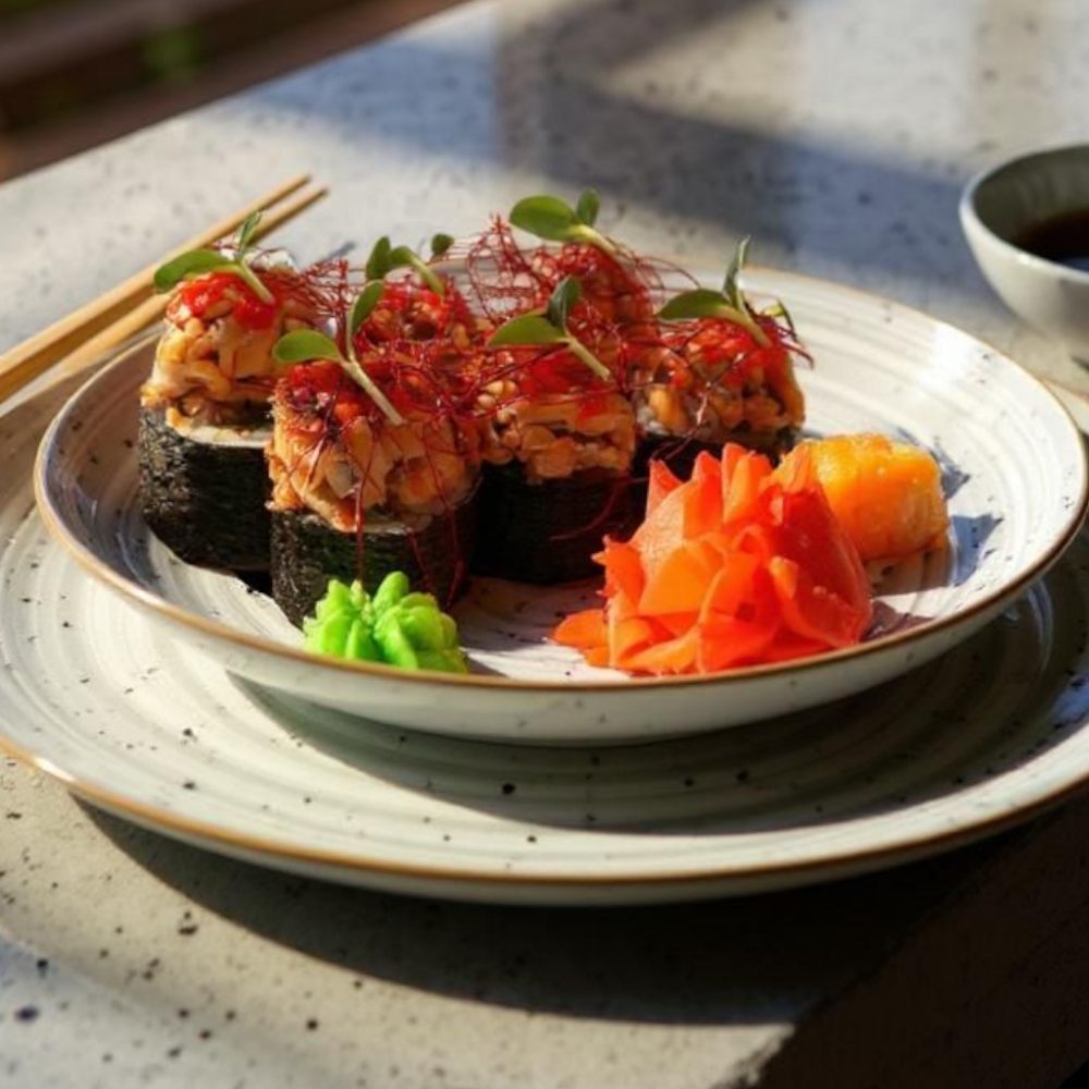 Фелікс з смаженим лососем в унагі соусі.