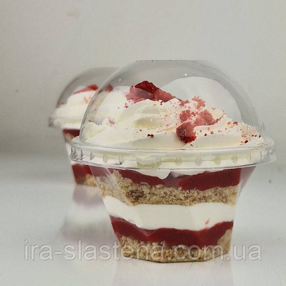Десерт у стакані
