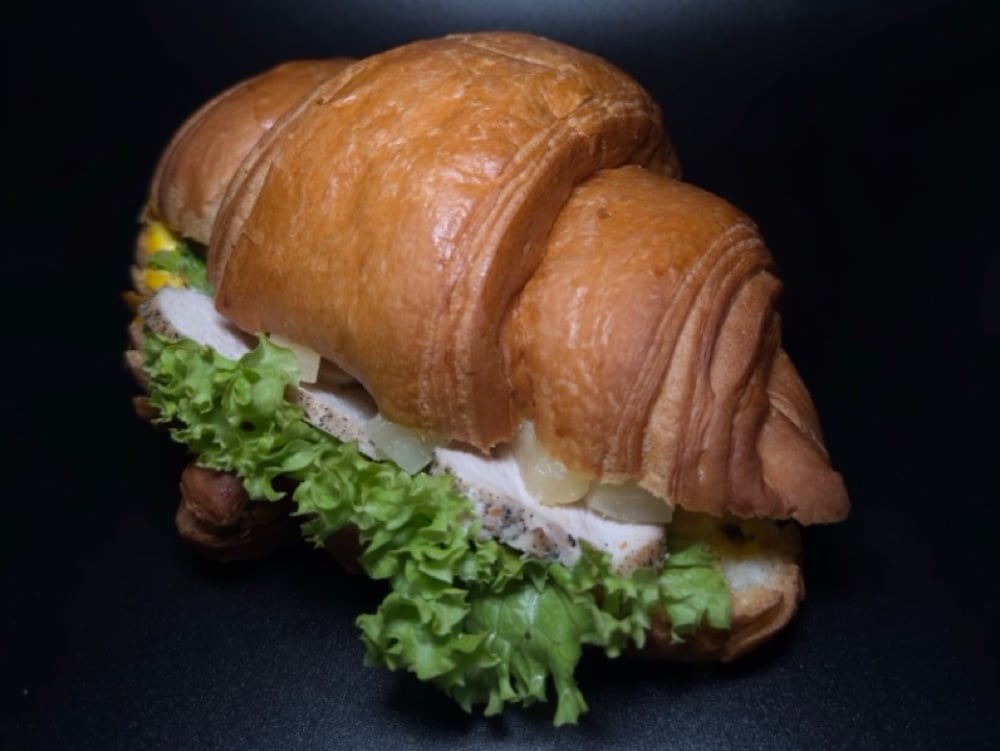 Круасан "Курка-ананас"