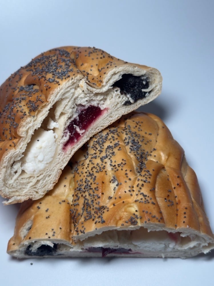 Рулет "Мак,вишня,творог"