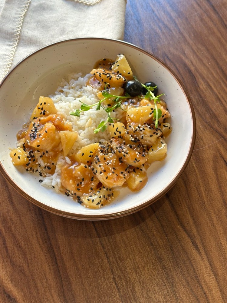 Креветка в кисло-солодкому соусі з ананасом