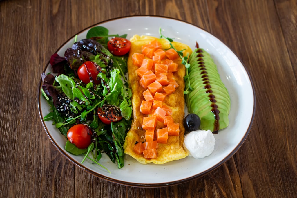 Омлет з сьомгою та авокадо