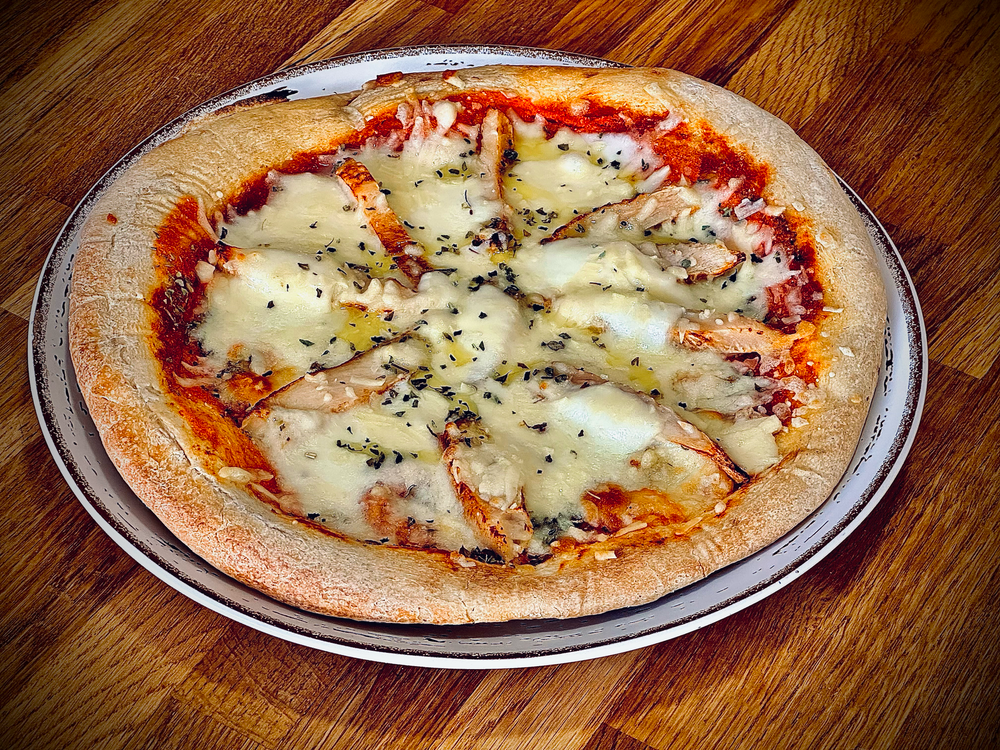 Pizza con pollo y mozarella