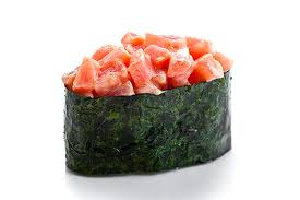 Гункан з тунцем татакі