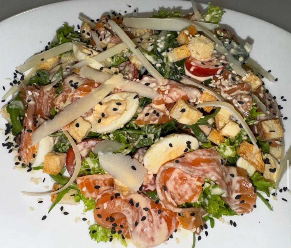 Цезар  з лососем ( сухарики)