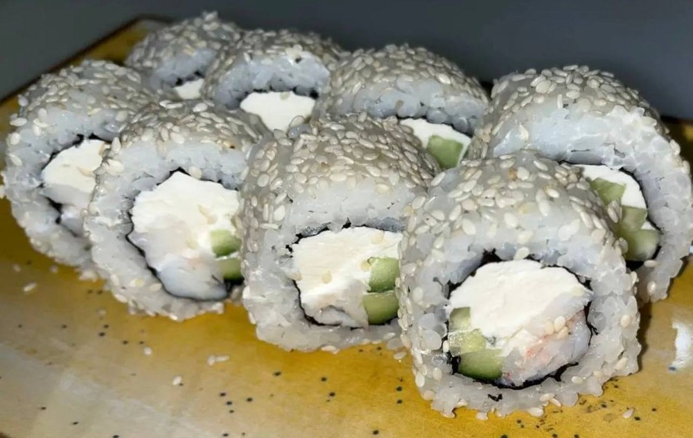 Кунжутний рол з креветкою