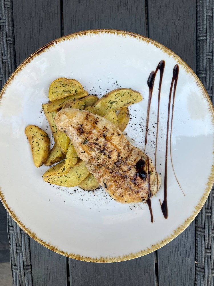 Курячий стейк з картоплею