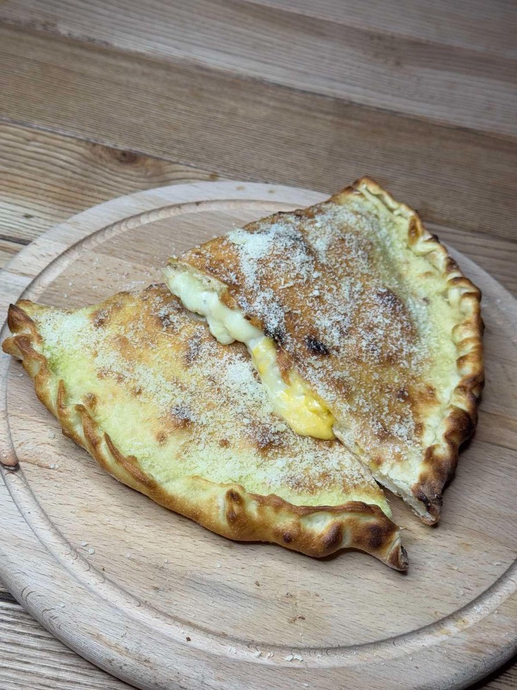 Кальцоне з сиром