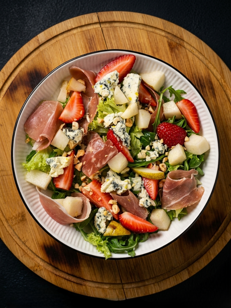 Салат з прошуто та  полуницею "Gusto-Fruit"