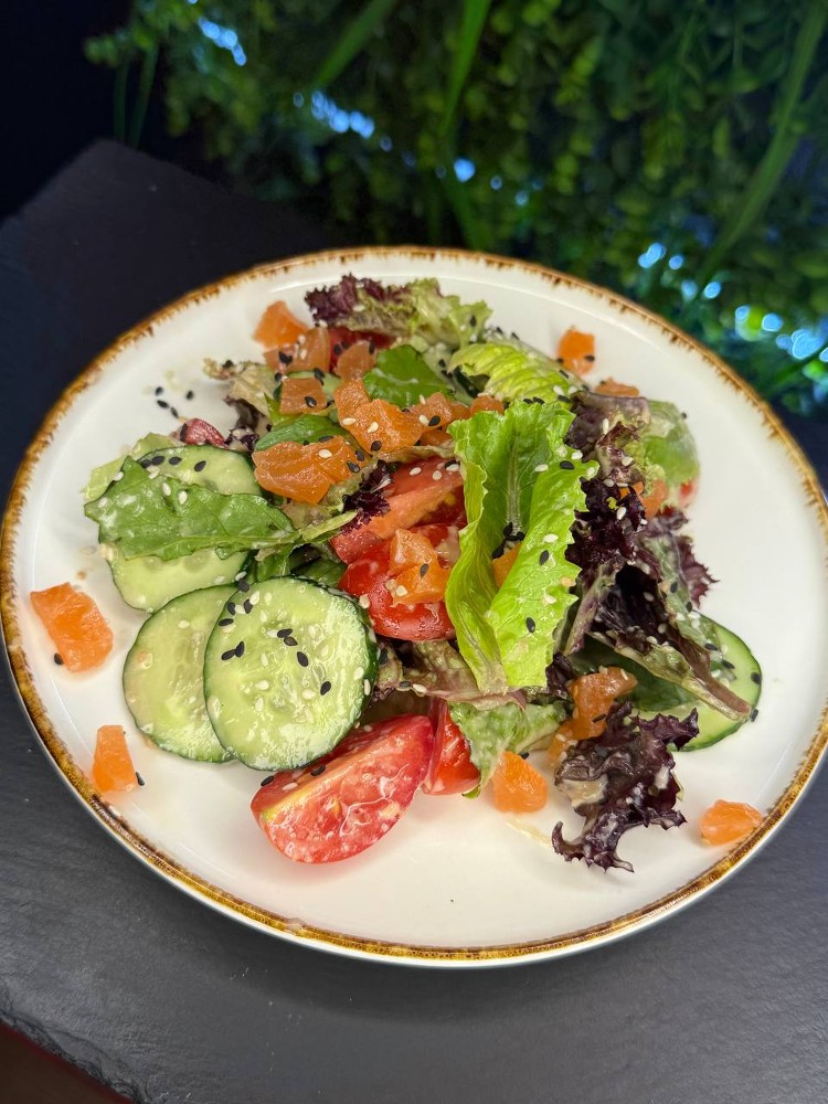 Свіжий салат з лососем