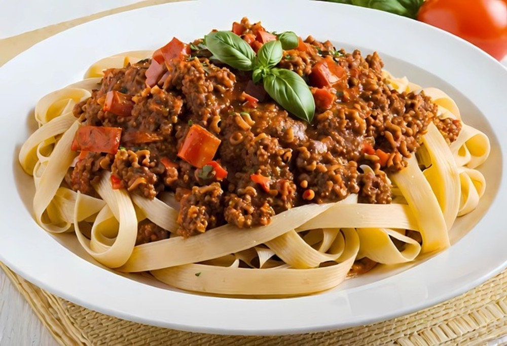 *FETTUCCINE BOLOGNESE*