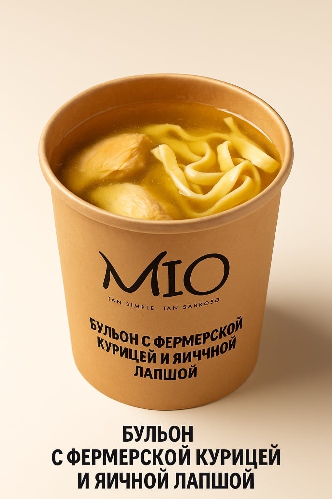Бульон с фермерской курицей и яичной лапшой