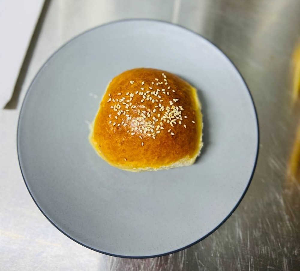 Булочка с изюмом