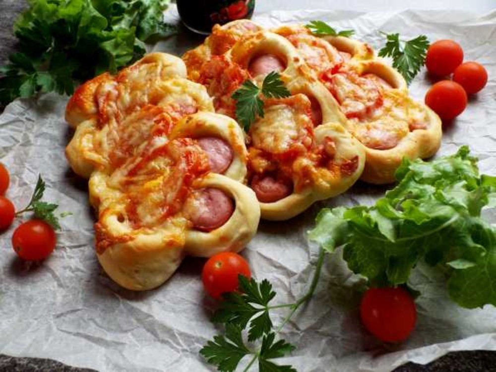 Сосиска в тесте косичкой