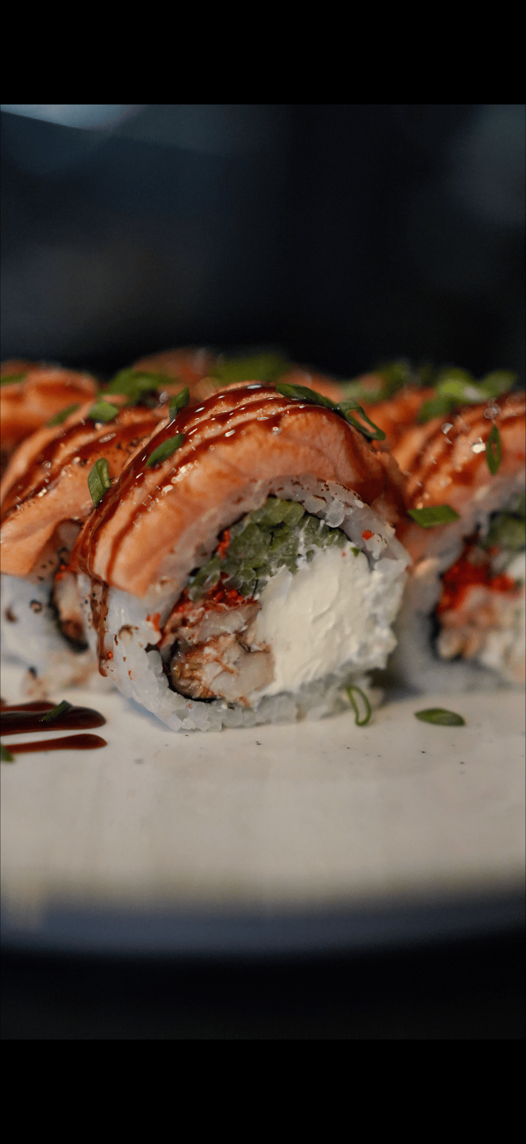 Рол Вершковий з вугрем та лососем