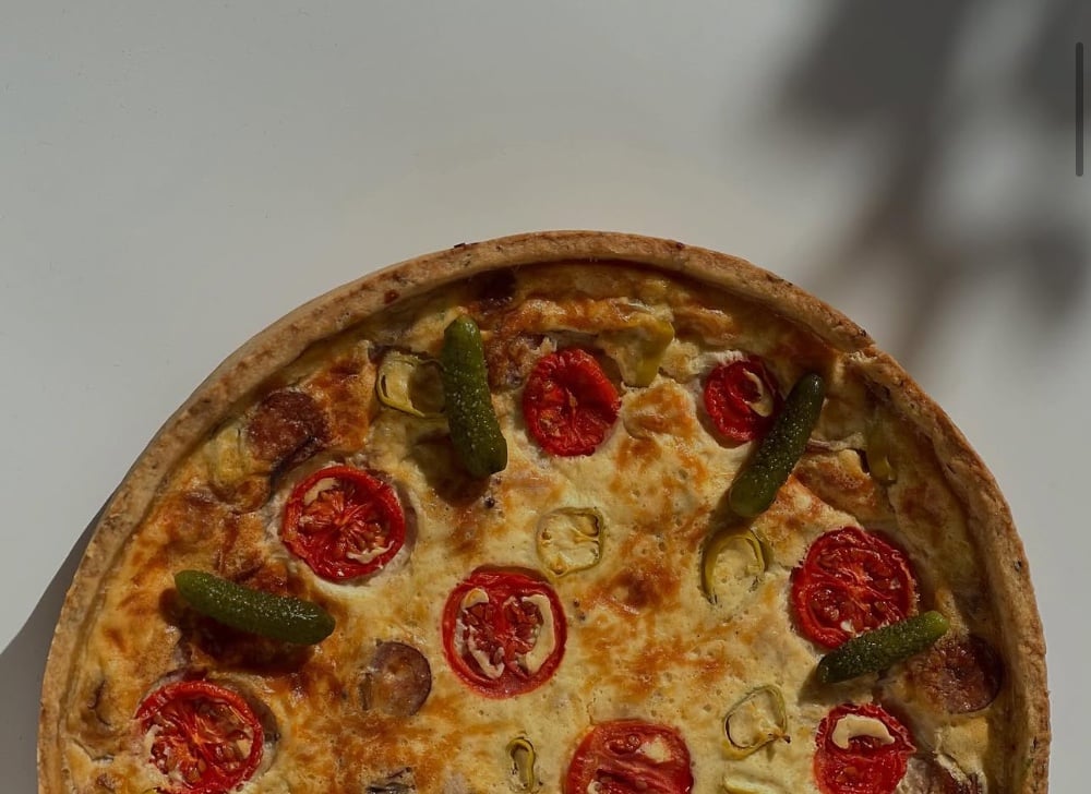 Кіш з ковбасками