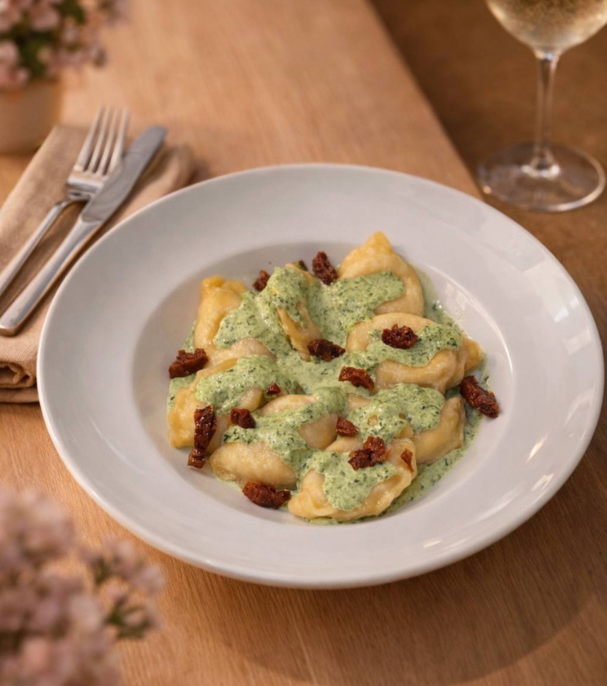 Вареники зі шпинатним соусом 350г