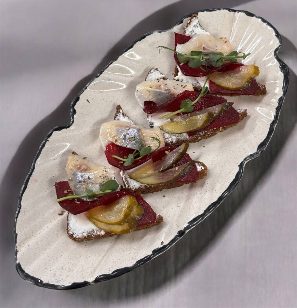 Грінки з оселедцем та фетою