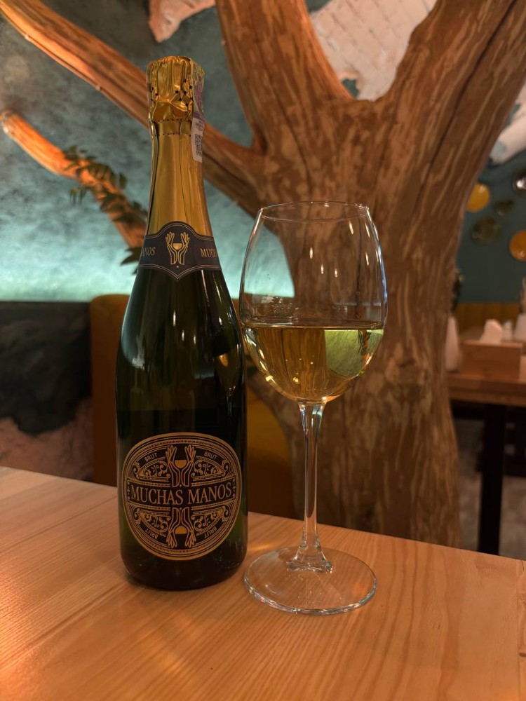 Ігристе Muchas Manos 